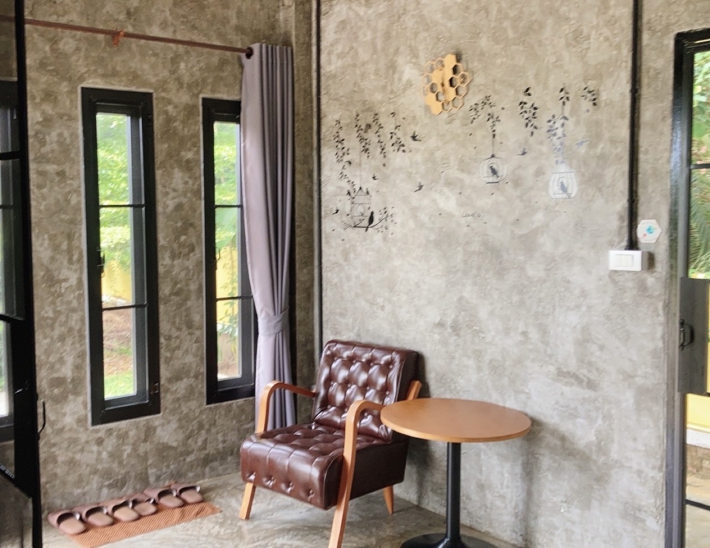 Bee Rest 1 — ห้องนั่งเล่น