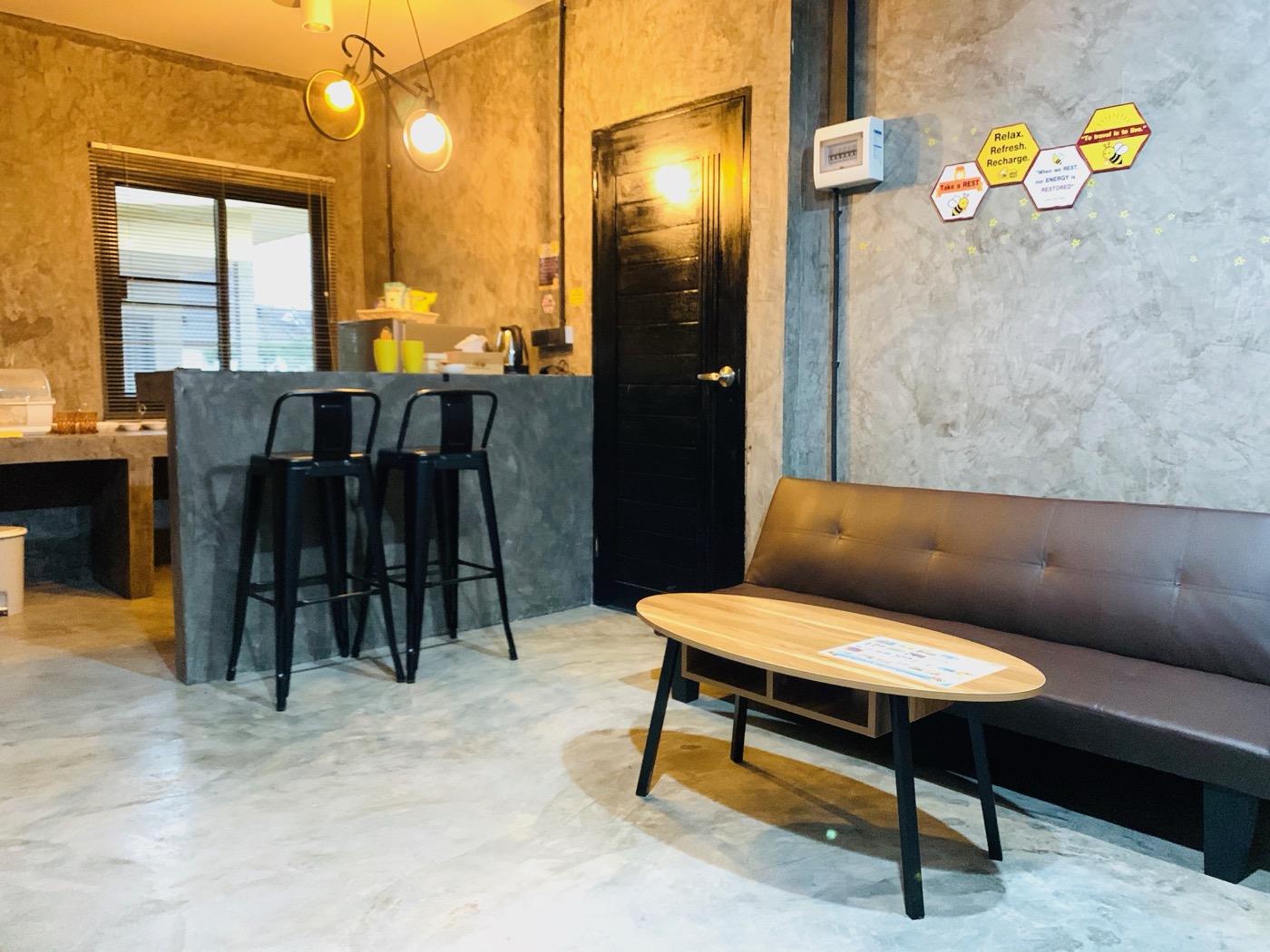 Bee Rest 2 — ห้องนั่งเล่น